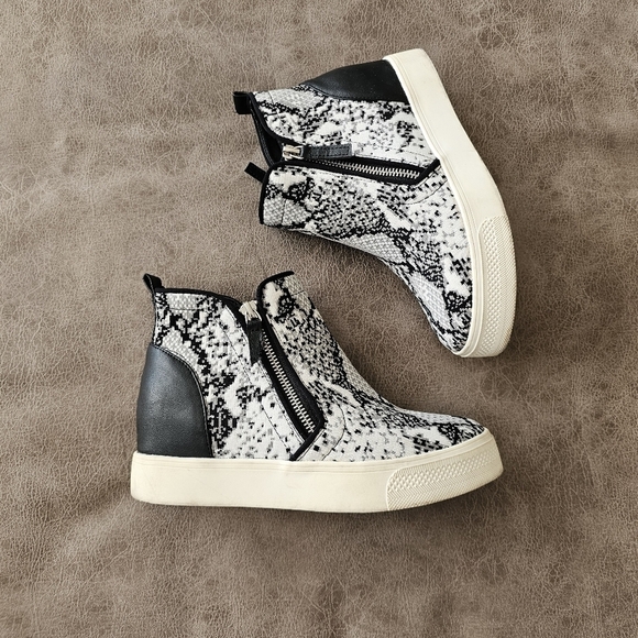 Steve Madden Loxely Wedge High Top - Picture 2 of 7